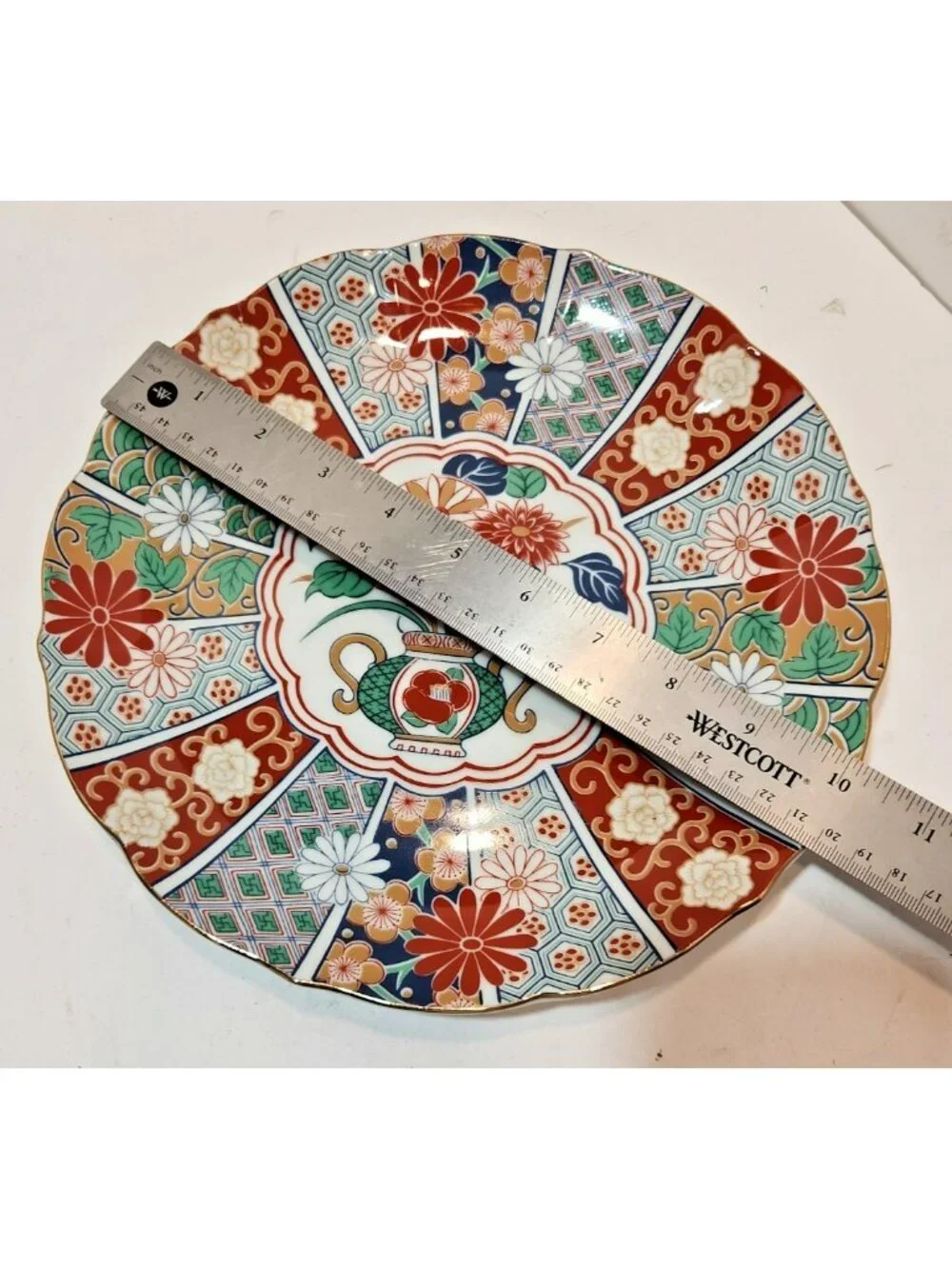 Vintage Arita Imari Japan Fan Pattern Dinner Plate Red Green Blue Scalloped Edge